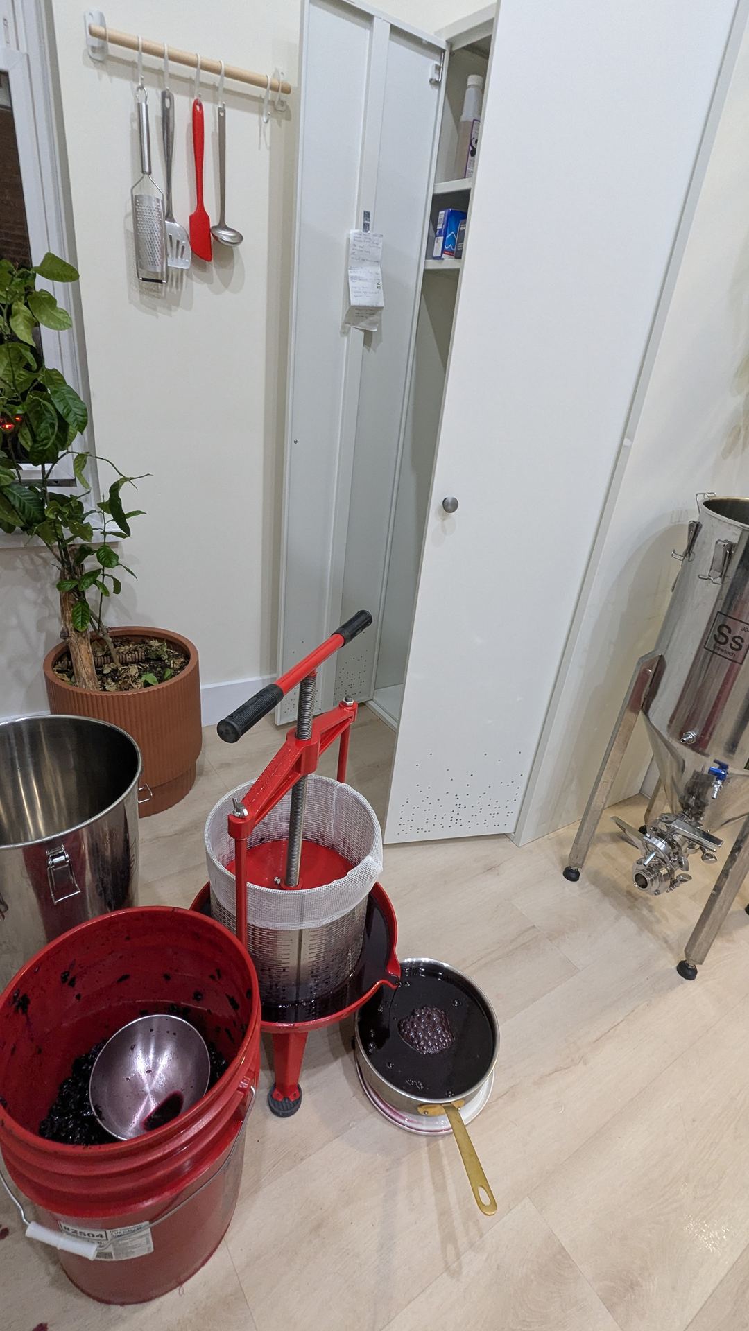 Basket press in action
